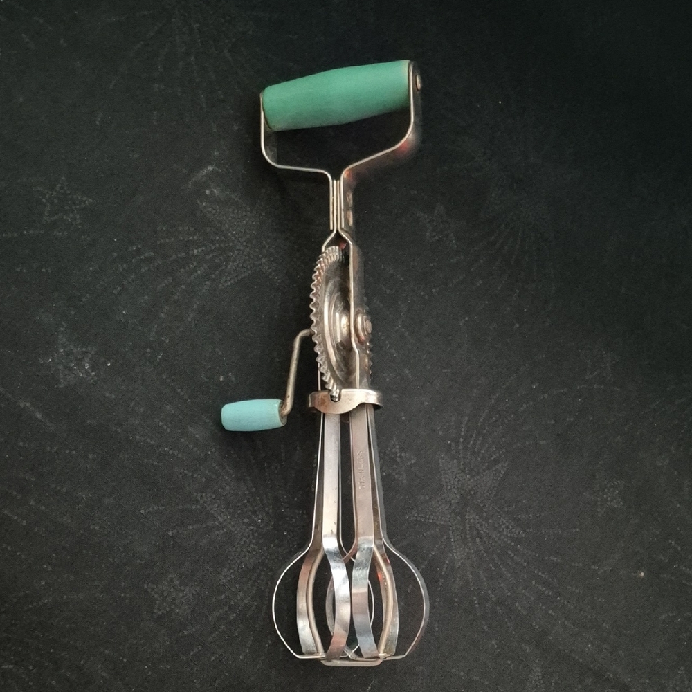 Vintage Kitchen Handheld Egg Beater with Blue Green Handle Hand Mixer